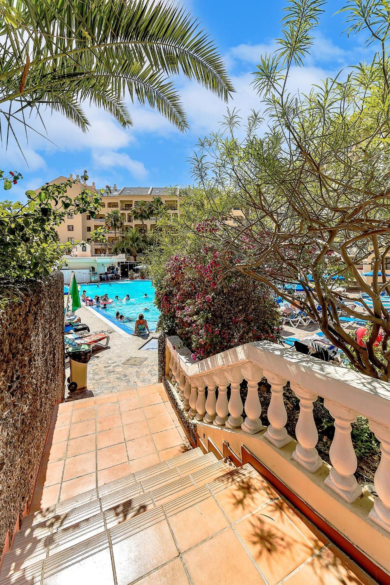 Cozy 2 Bedroom Apartment With Pool View And 2 Bathrooms In Los Cristianos Los Cristianos  Buitenkant foto